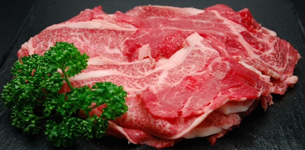 2. サッと炒めるだけで料亭の味！「米沢牛の切り落とし・炒め用肉」